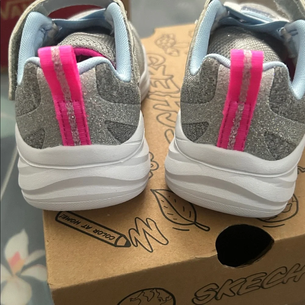 Brand New Skechers Girl's Power Jams 
